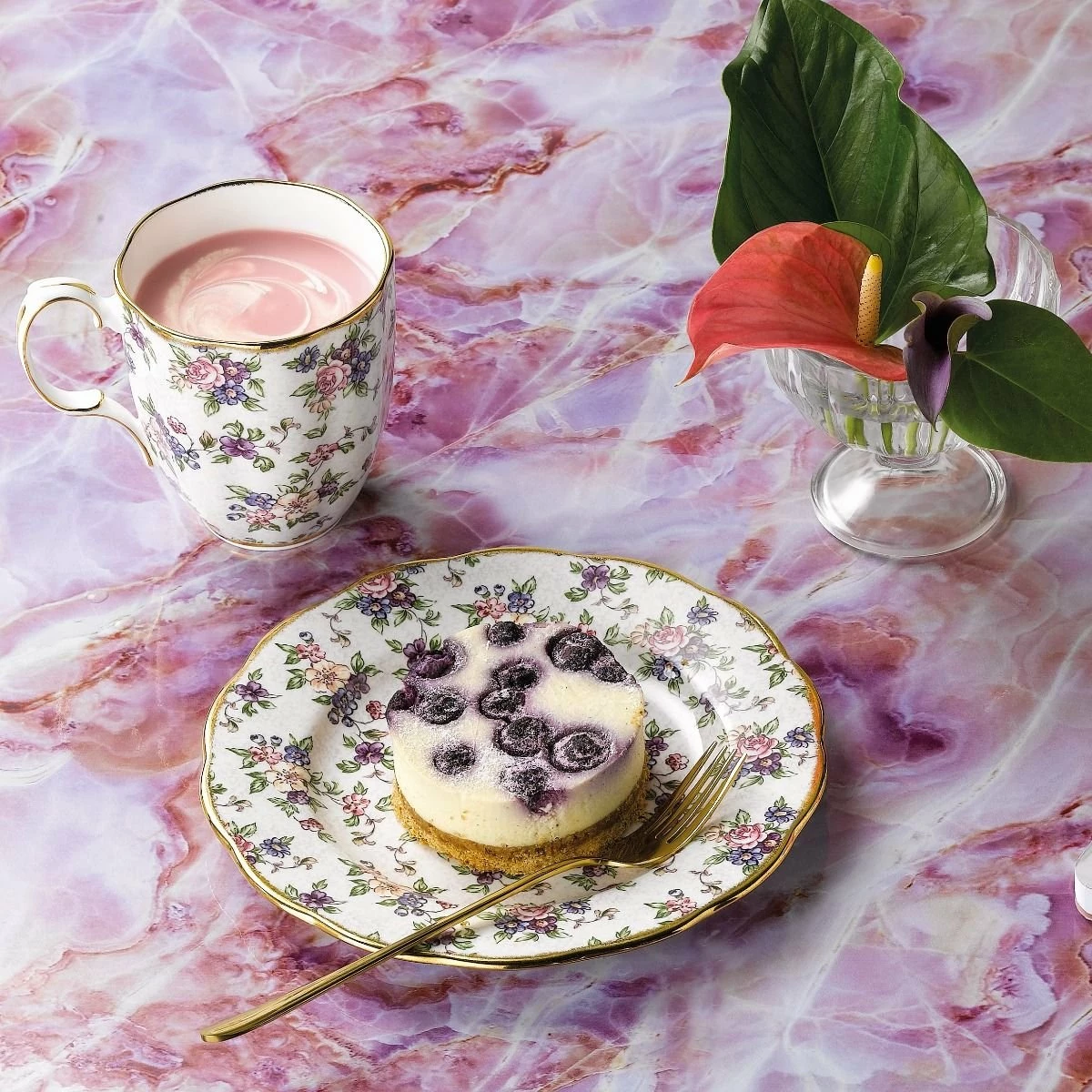 Royal Albert 100 Years 1900-1940 8" Plate Set | 5-Piece 5 Royal Albert 100 Years 1900-1940 8" Plate Set | 5-Piece - Image 5