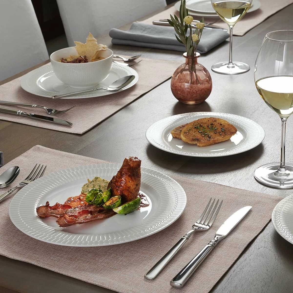 Oneida 18/10 Stainless Steel 5-Piece Flatware Set | Easton 4 Oneida 18/10 Stainless Steel 5-Piece Flatware Set | Easton - Image 4