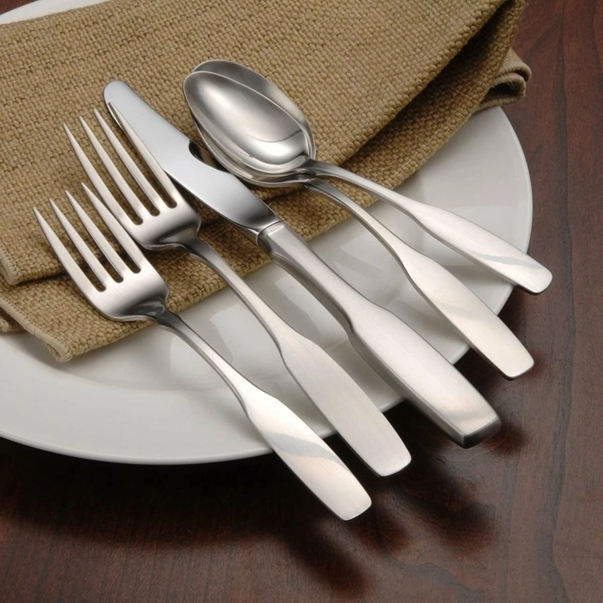 Oneida 18/10 Stainless Steel 5-Piece Flatware Set | Paul Revere 2 Oneida 18/10 Stainless Steel 5-Piece Flatware Set | Paul Revere - Image 2
