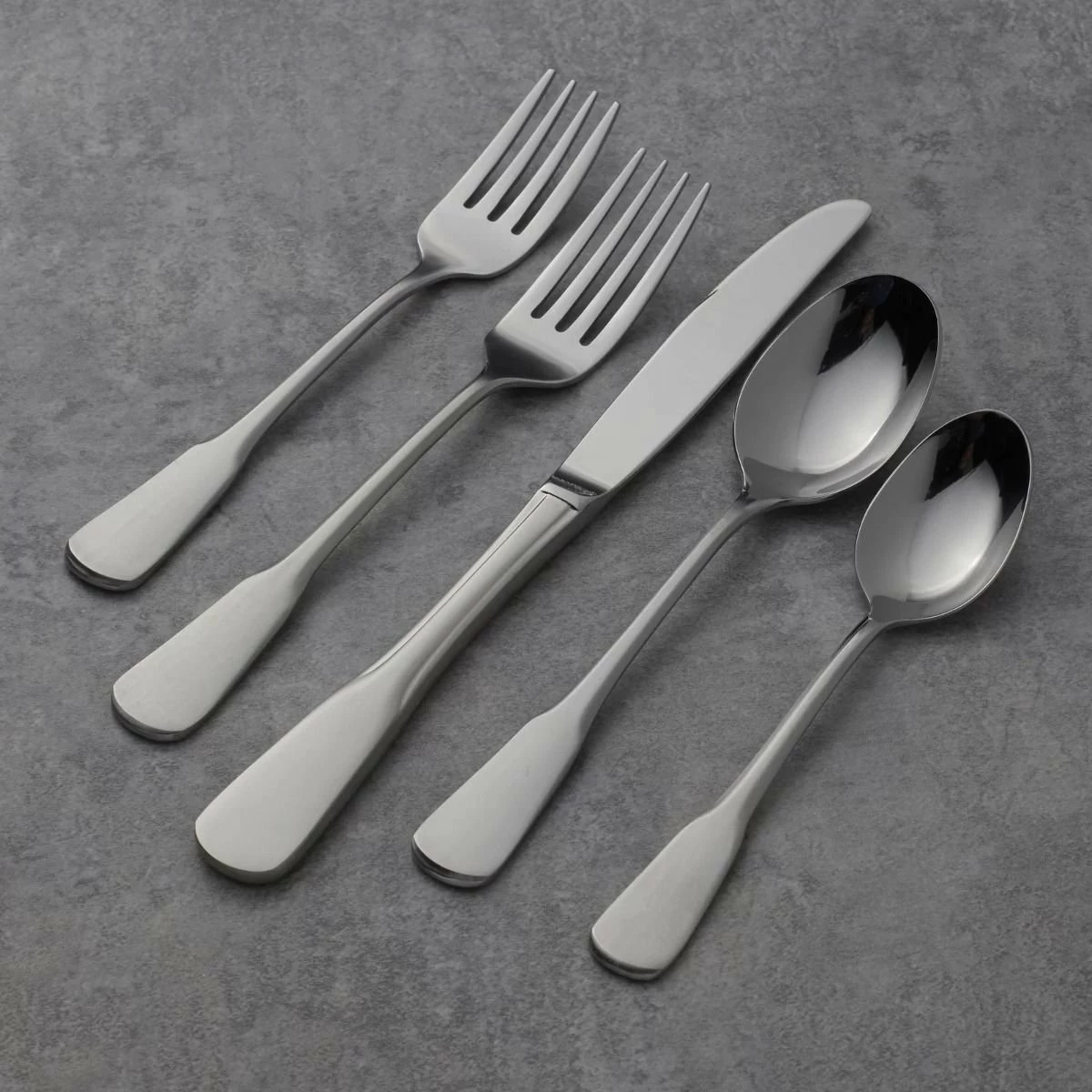 Oneida 18/0 Stainless Steel 45-Piece Flatware Set | Colonial Boston 3 Oneida 18/0 Stainless Steel 45-Piece Flatware Set | Colonial Boston - Image 3