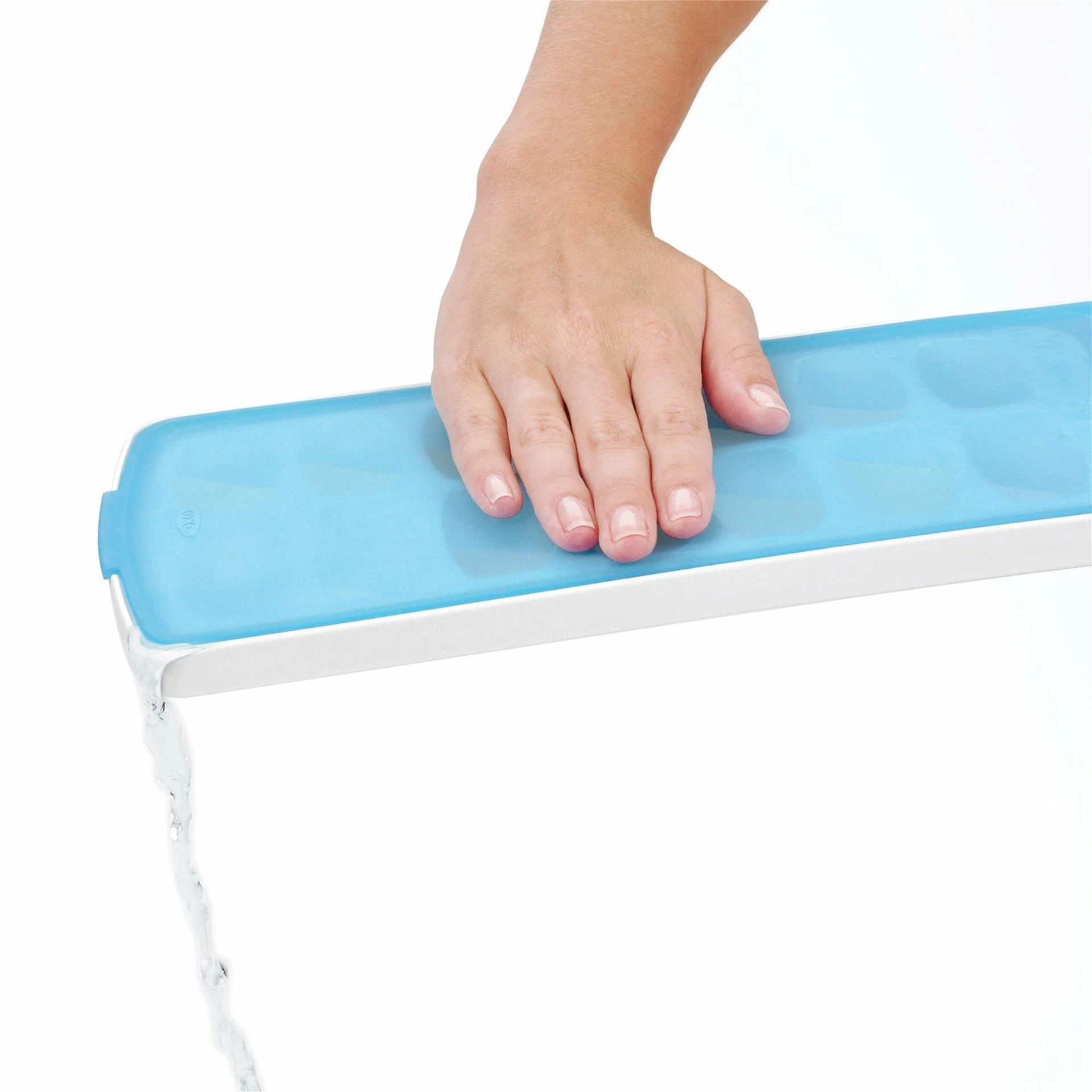 OXO Good Grips No-Spill Ice Cube Tray 4 OXO Good Grips No-Spill Ice Cube Tray - Image 4