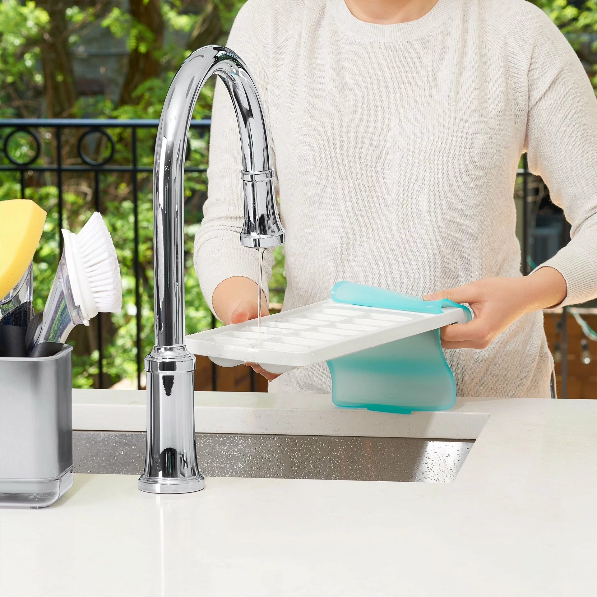 OXO Good Grips No-Spill Ice Cube Tray 6 OXO Good Grips No-Spill Ice Cube Tray - Image 6