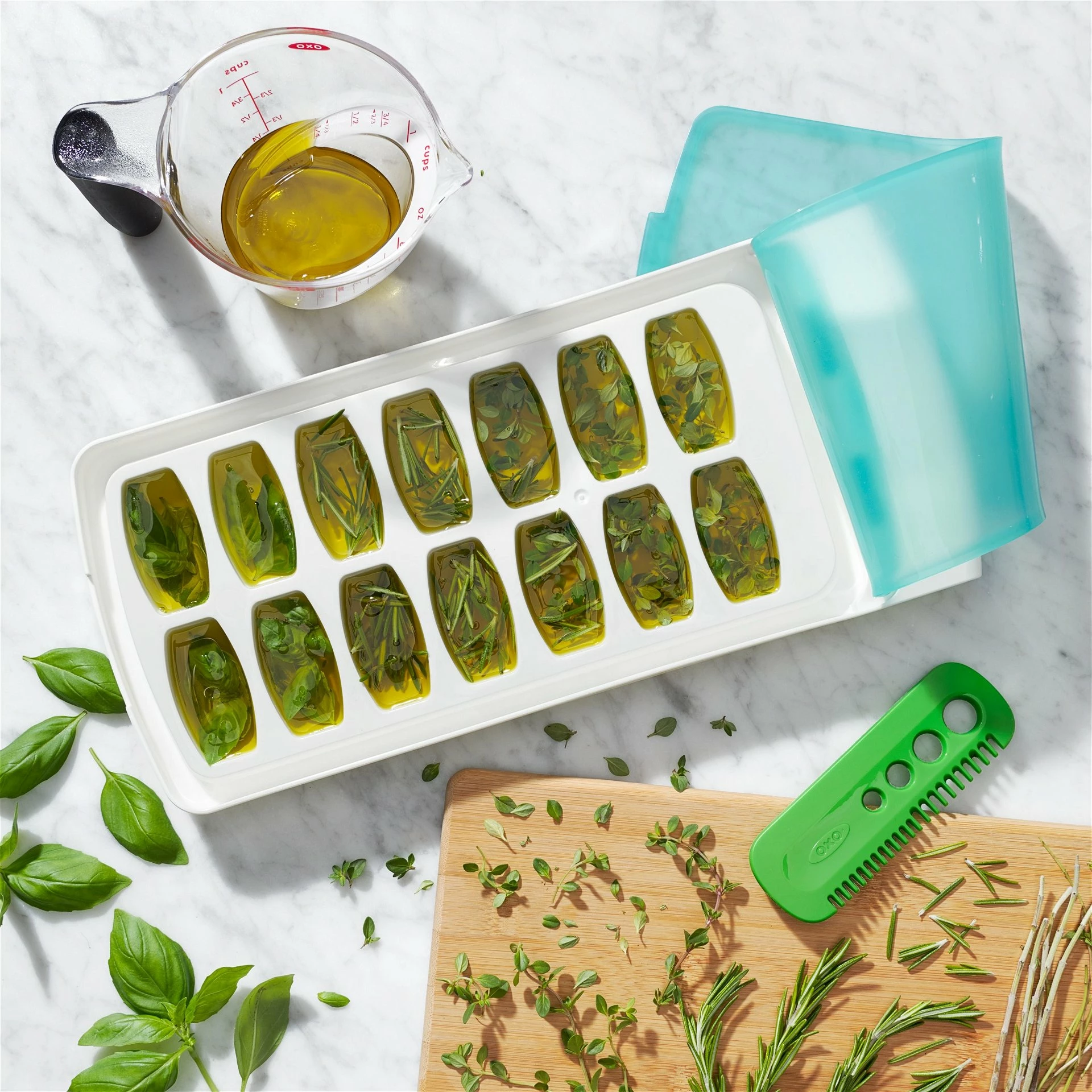 OXO Good Grips No-Spill Ice Cube Tray 8 OXO Good Grips No-Spill Ice Cube Tray - Image 8