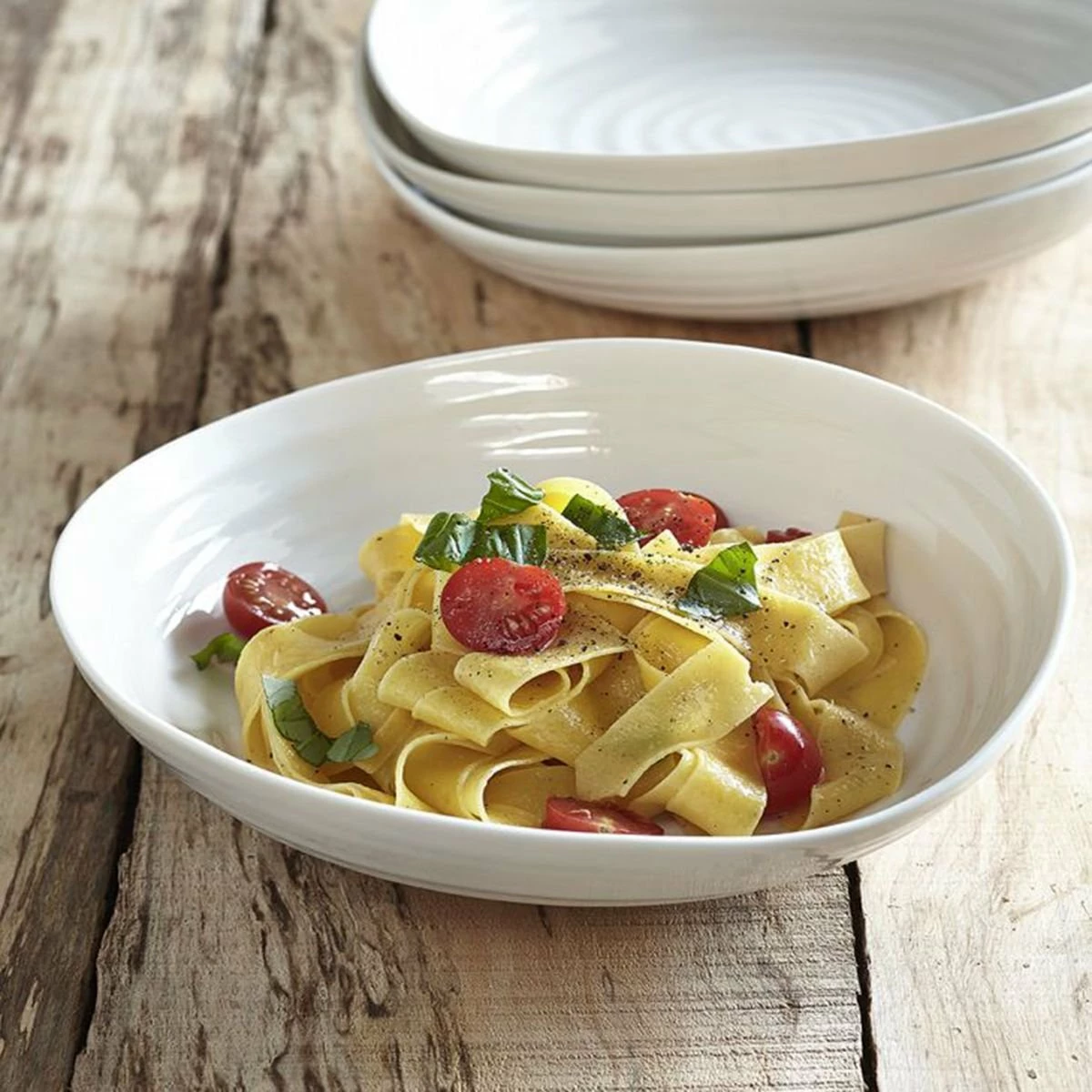 Portmeirion Sophie Conran 9" Pasta Bowl | White 3 Portmeirion Sophie Conran 9" Pasta Bowl | White - Image 3
