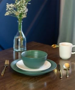 Everything Kitchens Modern Colorful Neutrals - Rippled 16-Piece Dinnerware Set - Matte | Green & Ivory