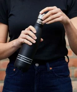 Le Creuset Stainless Steel Hydration Bottle | Matte Black 7 Le Creuset Stainless Steel Hydration Bottle | Matte Black -Cheap Dinnerware Store rs16065 lc 20201217 de ls yc hydratationbot 005 hpr