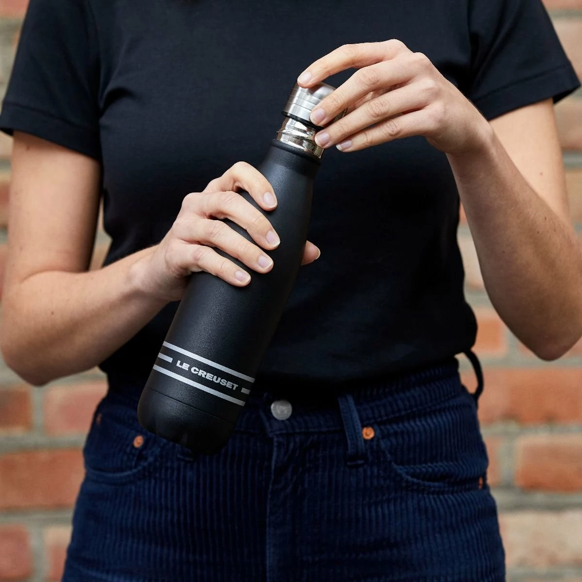 Le Creuset Stainless Steel Hydration Bottle | Matte Black 3 Le Creuset Stainless Steel Hydration Bottle | Matte Black - Image 3
