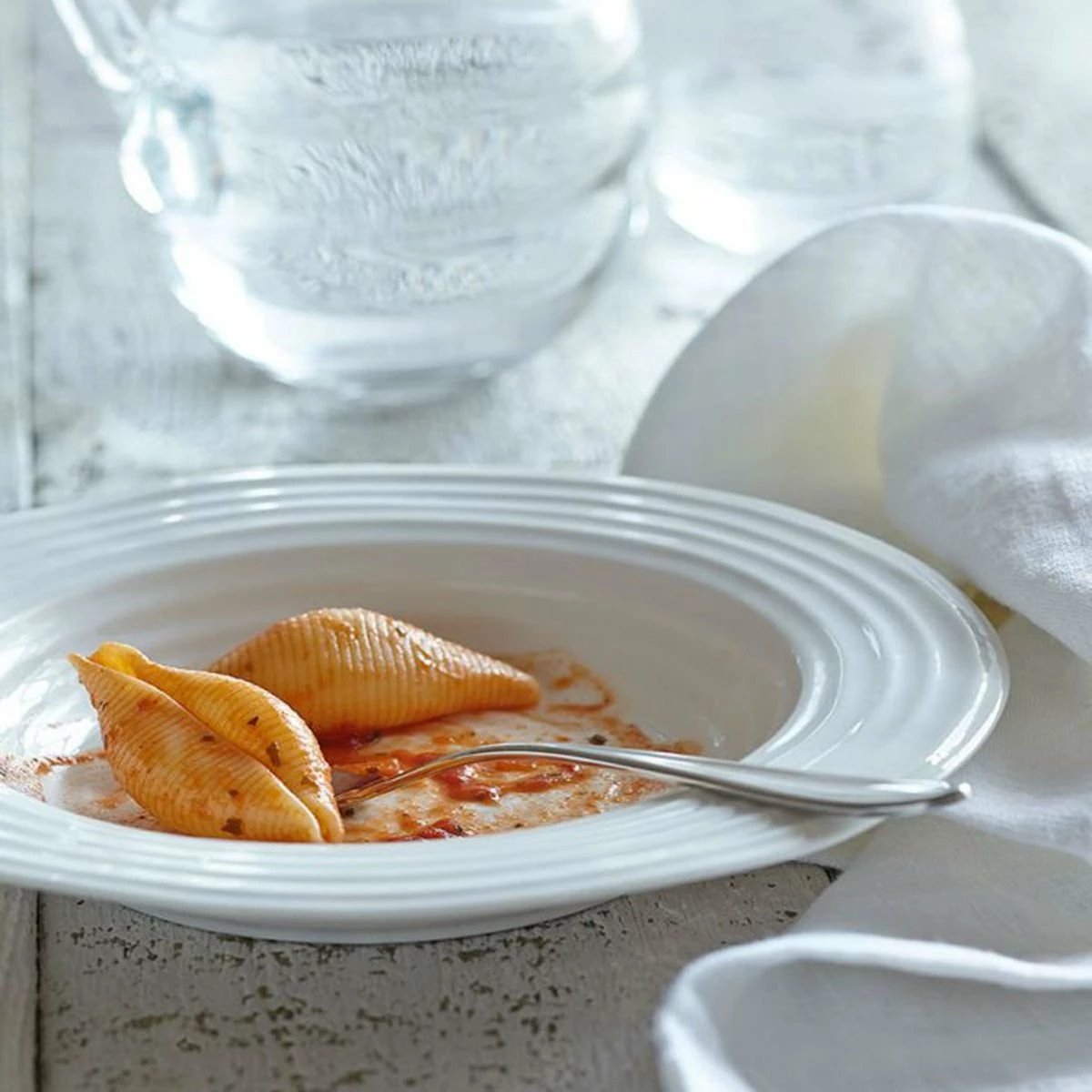 Portmeirion Sophie Conran 9.75" Rimmed Soup Bowl | White 3 Portmeirion Sophie Conran 9.75" Rimmed Soup Bowl | White - Image 3