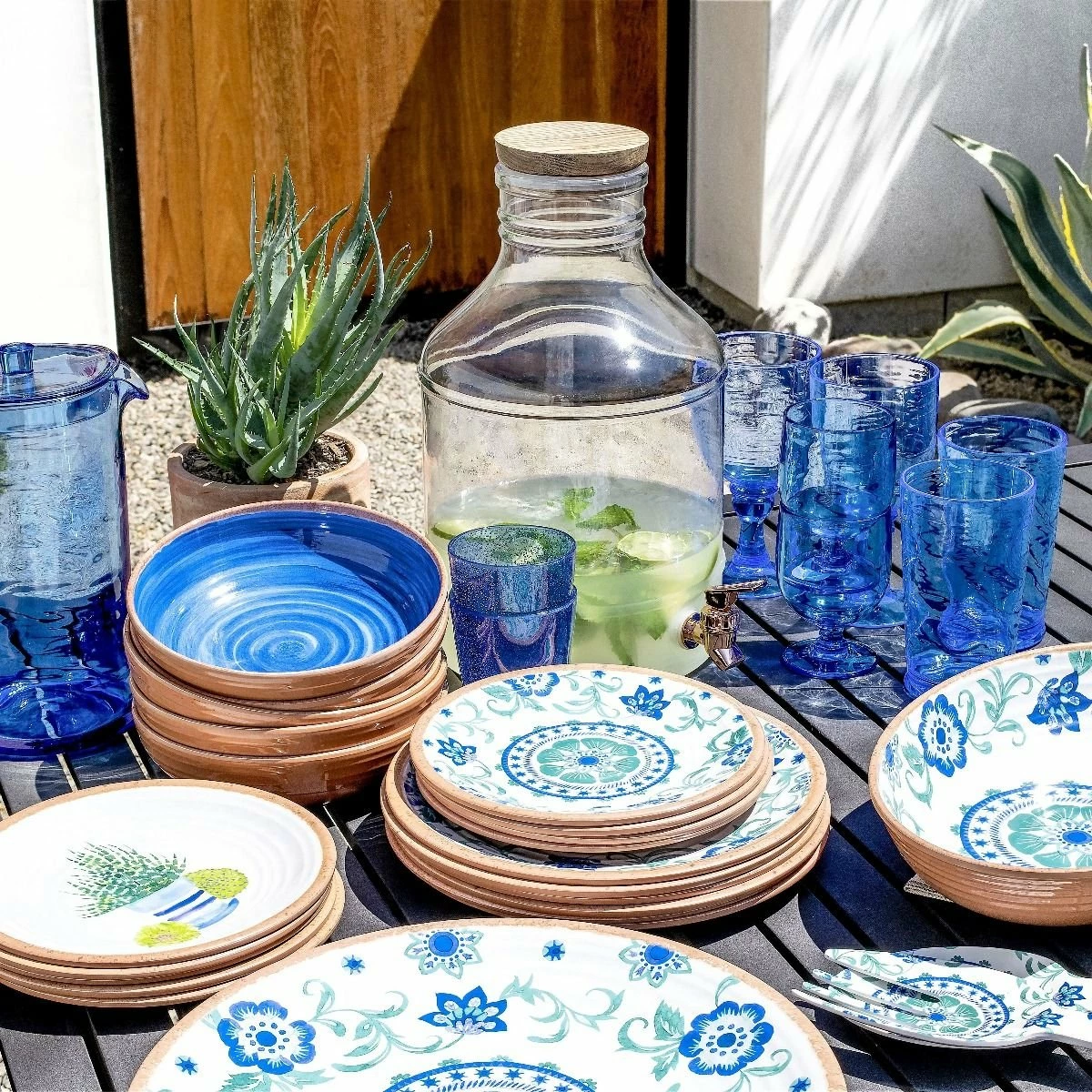 TarHong Melamine Tabletop 8.5" Round Salad Plate | Rio Turquoise Floral 3 TarHong Melamine Tabletop 8.5" Round Salad Plate | Rio Turquoise Floral - Image 3